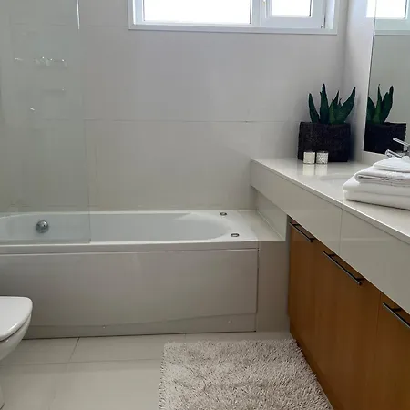 Moradia Exclusiva Junto Ao Mar *