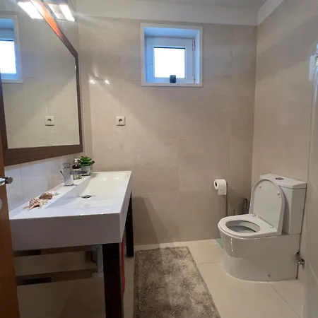 Moradia Exclusiva Junto Ao Mar *